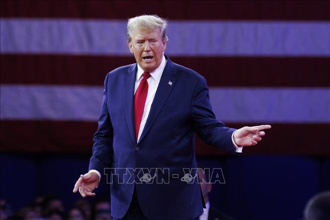 Ông Donald Trump tiếp tục chiến dịch vận động tranh cử sau khi bị ám sát hụt ảnh 1