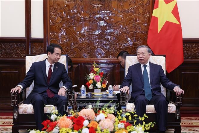 Tổng Bí thư, Chủ tịch nước Tô Lâm tiếp Đại sứ Trung Quốc đến trình Quốc thư ảnh 4