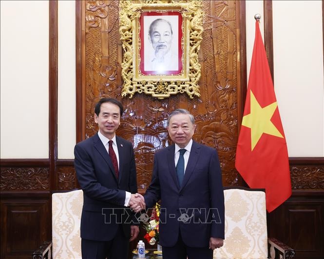 Tổng Bí thư, Chủ tịch nước Tô Lâm tiếp Đại sứ Trung Quốc đến trình Quốc thư ảnh 2