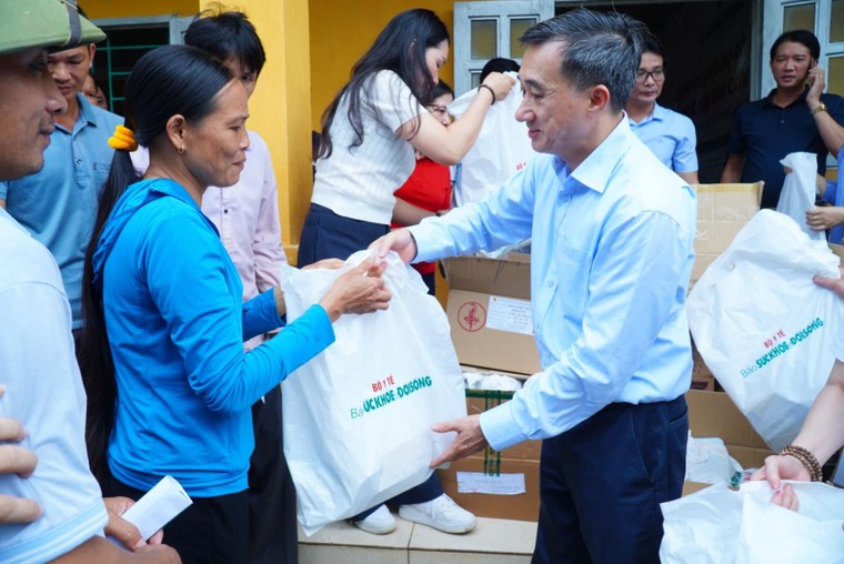 Bộ Y tế sát sao việc khắc phục hậu quả do bão lũ tại các địa phương ảnh 1