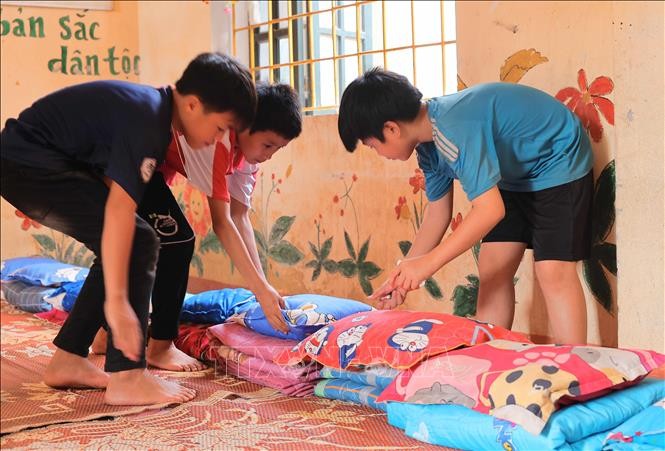 Ổn định việc ăn, ở và học tập cho 107 học sinh thôn Làng Nủ ảnh 1