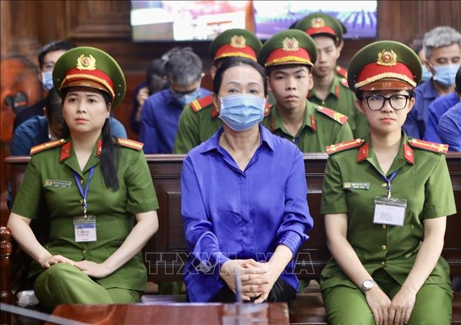 Trương Mỹ Lan xin nhận hoàn toàn trách nhiệm cho hành vi chuyển tiền trái phép ra nước ngoài ảnh 1