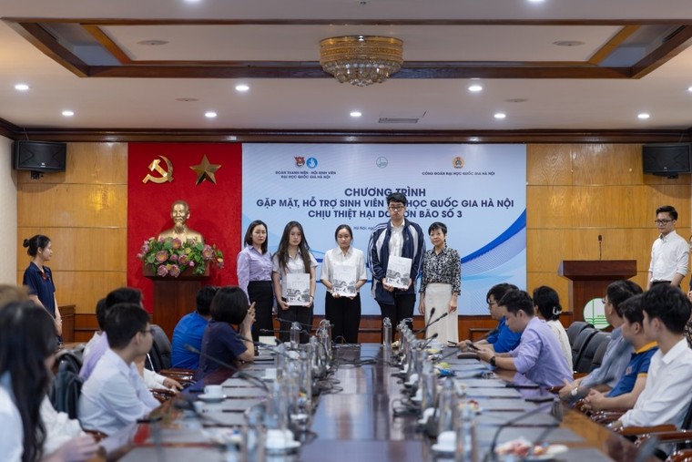 Nhiều trường đại học hỗ trợ sinh viên bị ảnh hưởng bởi bão lũ ảnh 1