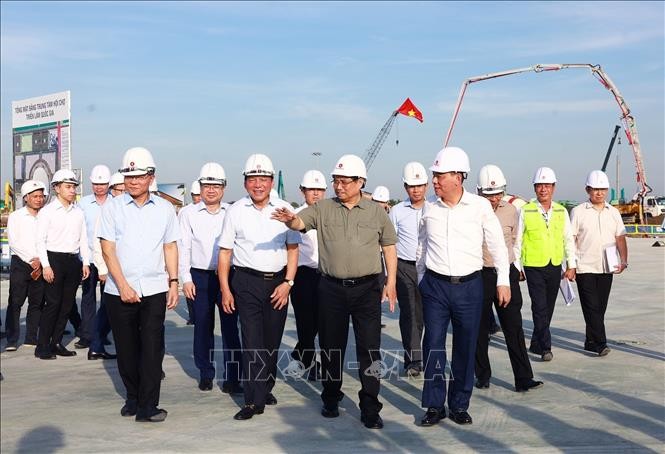 Thủ tướng kiểm tra tiến độ thi công dự án Trung tâm Hội chợ Triển lãm Quốc gia ảnh 6