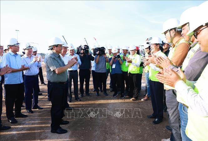 Thủ tướng kiểm tra tiến độ thi công dự án Trung tâm Hội chợ Triển lãm Quốc gia ảnh 7