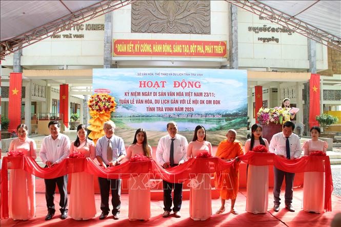 Triển lãm các hiện vật đậm đà bản sắc dân tộc ảnh 1