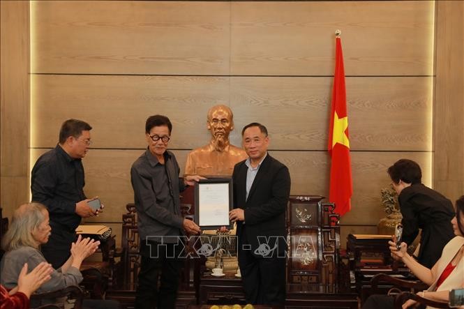 Bảo tàng Mỹ thuật Việt Nam tiếp nhận tranh về Điện Biên Phủ và Hà Nội ảnh 3