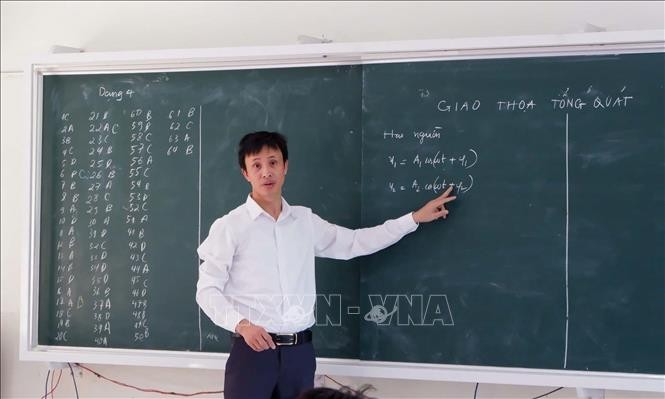 Ngày Nhà giáo Việt Nam: Nhiệt huyết đưa học sinh vươn tầm quốc tế ảnh 1