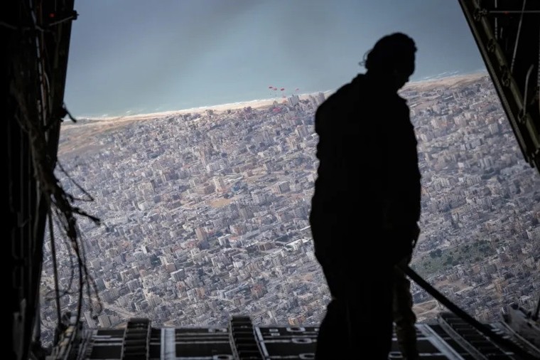 Các hãng hàng không xoay sở ra sao giữa làn không kích dữ dội ở Trung Đông? ảnh 2