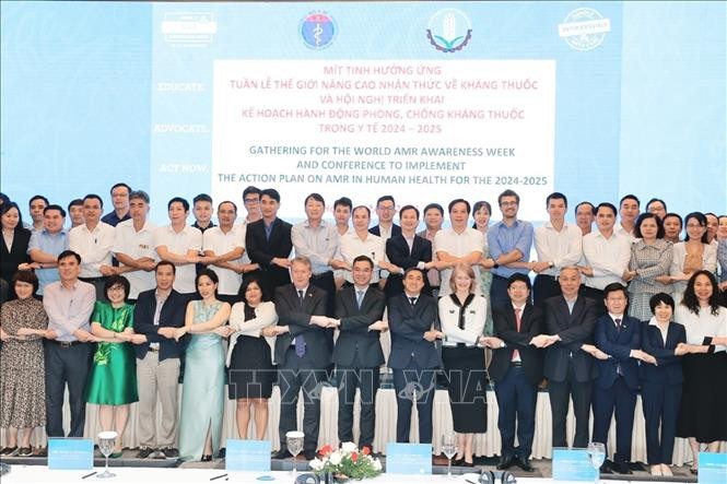 Kháng thuốc tăng nguy cơ lây lan bệnh, bệnh nặng và tử vong ảnh 1