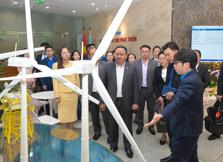 Petrovietnam đón Đoàn đại biểu Trung ương Đoàn Thanh niên Nhân dân Cách mạng Lào đến thăm và làm việc ảnh 6