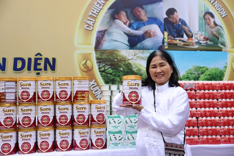 Vinamilk Sure Prevent Gold đồng hành chăm sóc rèn luyện sức khỏe cho 3.000 người cao tuổi Hà Nội ảnh 4