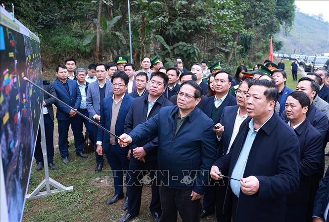 Thủ tướng dự lễ khởi công, khảo sát các dự án hạ tầng tại Lào Cai ảnh 1