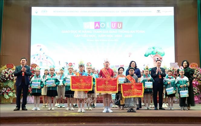 Giáo dục kỹ năng tham gia giao thông cho học sinh tiểu học ảnh 3