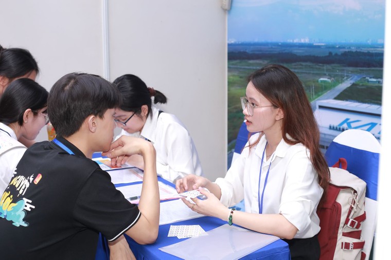 Nhiều hoạt động chăm lo Tết cho sinh viên có hoàn cảnh khó khăn ảnh 4