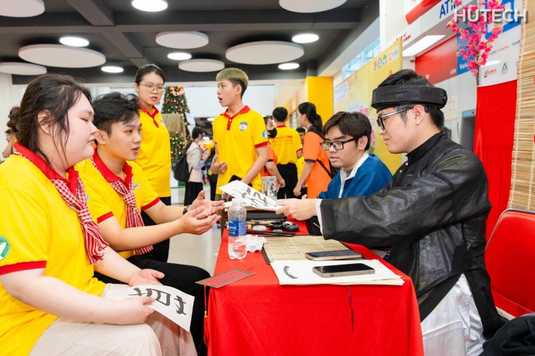 Nhiều hoạt động chăm lo Tết cho sinh viên có hoàn cảnh khó khăn ảnh 3