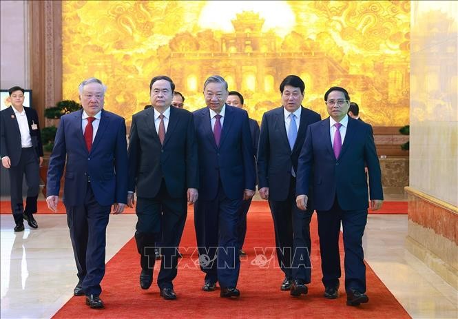 Hội nghị tổng kết công tác năm 2024, triển khai nhiệm vụ năm 2025 của Chính phủ và chính quyền địa phương ảnh 2