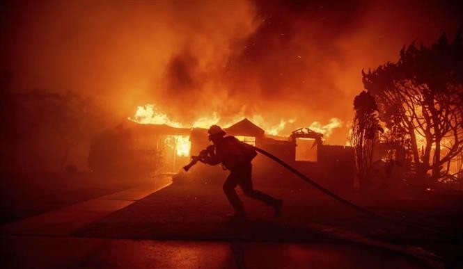 Sự thật bất ngờ về lực lượng cứu hoả Los Angeles trước thảm hoạ cháy rừng khủng khiếp ảnh 1