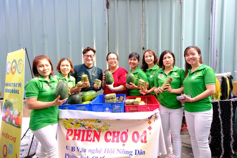 Ấm áp những phiên chợ Tết 0 đồng trong bệnh viện ảnh 1