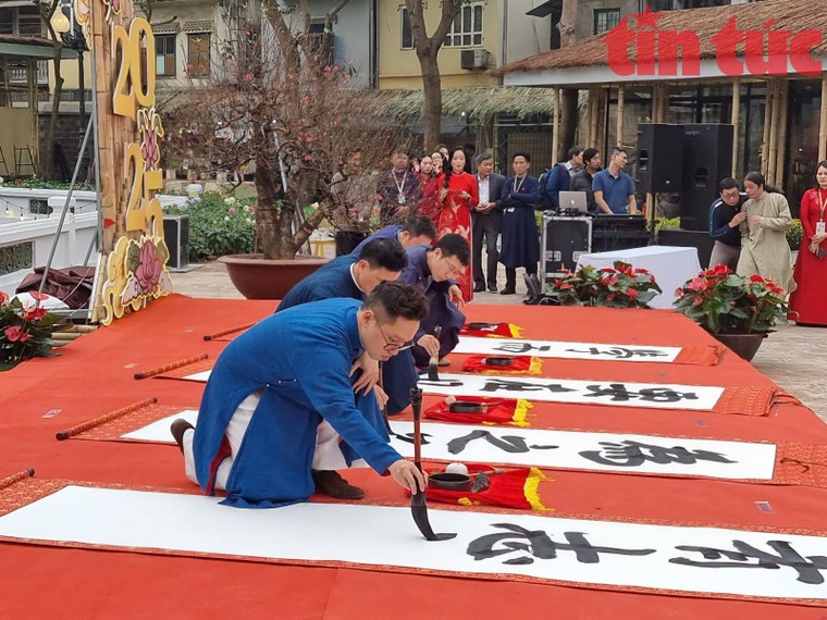 Khai mạc Hội chữ Xuân Ất Tỵ với chủ đề "Thực học" ảnh 3