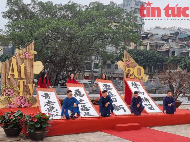 Khai mạc Hội chữ Xuân Ất Tỵ với chủ đề "Thực học" ảnh 4
