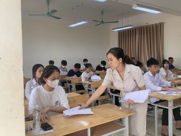 Kỳ thi tuyển sinh lớp 10 Hà Nội: Môn Toán và Ngữ văn dự kiến không nhân hệ số 2 ảnh 1