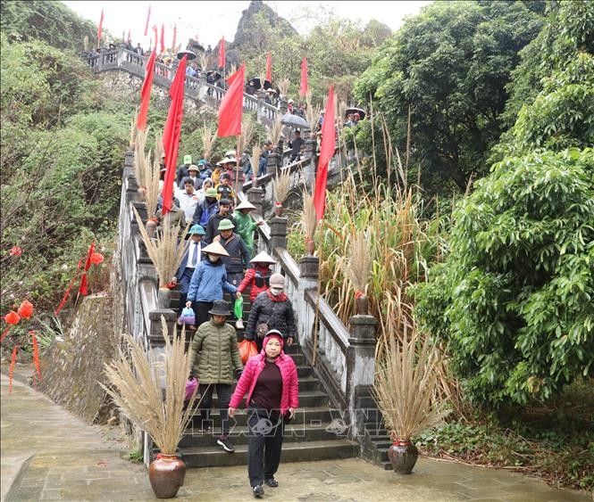 Lễ hội đầu Xuân - Hướng về những giá trị cội nguồn tốt đẹp ảnh 1