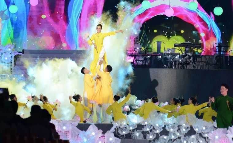 Lễ hội Áo dài TP Hồ Chí Minh năm 2025 diễn ra từ ngày 1 - 9/3 ảnh 3