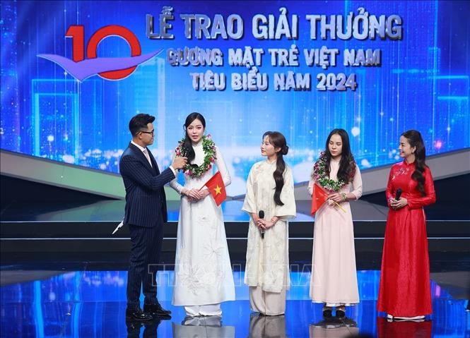 Thủ tướng dự Lễ trao giải thưởng Gương mặt trẻ Việt Nam tiêu biểu năm 2024 ảnh 9