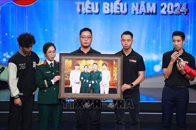 Thủ tướng dự Lễ trao giải thưởng Gương mặt trẻ Việt Nam tiêu biểu năm 2024 ảnh 5