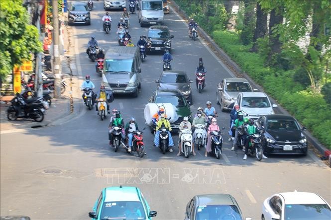 Miền Bắc nắng nóng trước khi đón đợt không khí lạnh mới ảnh 1