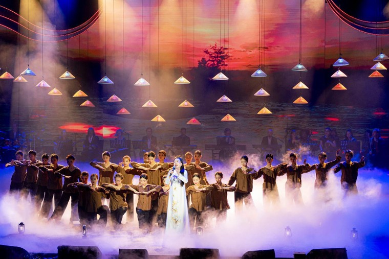 Hào hùng chương trình nghệ thuật “Đảng trong mùa xuân đại thắng” tại Đà Nẵng ảnh 2