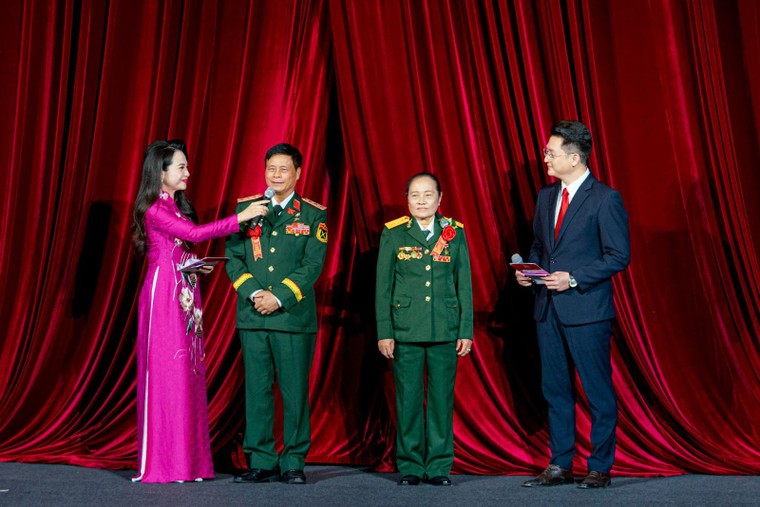 Hào hùng chương trình nghệ thuật “Đảng trong mùa xuân đại thắng” tại Đà Nẵng ảnh 7