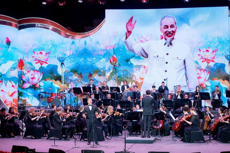 Hào hùng chương trình nghệ thuật “Đảng trong mùa xuân đại thắng” tại Đà Nẵng ảnh 3