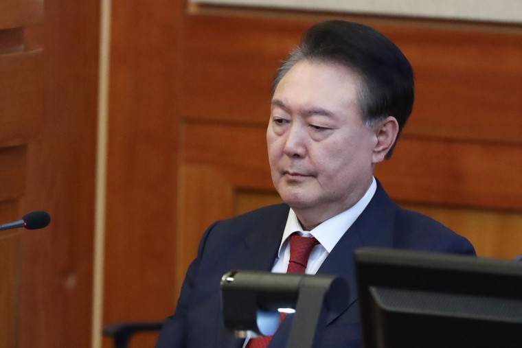 Gần 80% người dân Hàn Quốc chấp thuận việc phế truất ông Yoon Suk Yeol ảnh 1