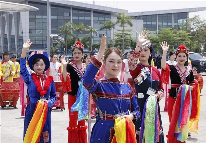 Tổng Bí thư, Chủ tịch nước Trung Quốc Tập Cận Bình đến Hà Nội, bắt đầu chuyến thăm cấp Nhà nước tới Việt Nam ảnh 5