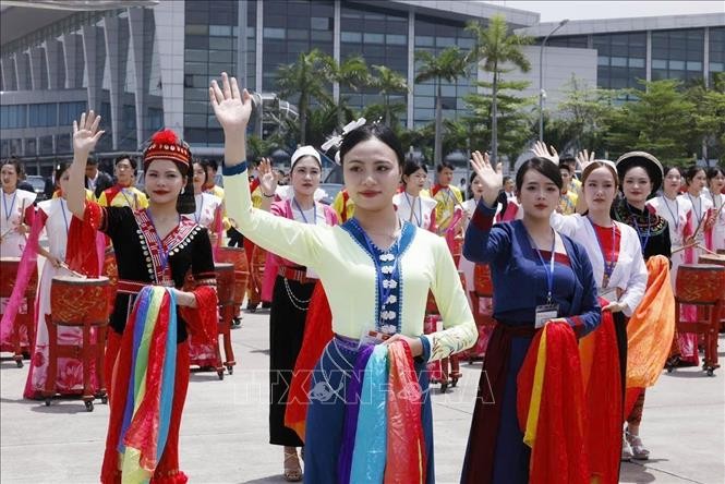 Tổng Bí thư, Chủ tịch nước Trung Quốc Tập Cận Bình đến Hà Nội, bắt đầu chuyến thăm cấp Nhà nước tới Việt Nam ảnh 7
