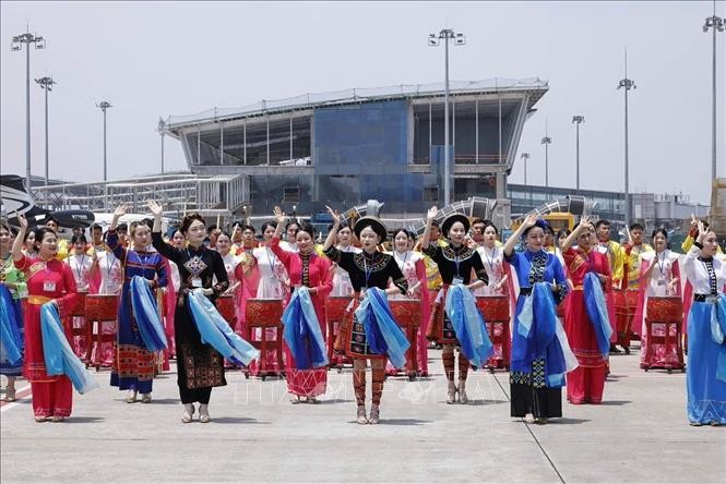 Tổng Bí thư, Chủ tịch nước Trung Quốc Tập Cận Bình đến Hà Nội, bắt đầu chuyến thăm cấp Nhà nước tới Việt Nam ảnh 8