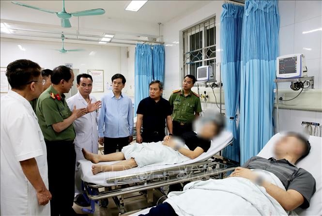 Thăm hỏi, động viên người nhà chiến sĩ Công an hy sinh khi làm nhiệm vụ ảnh 1