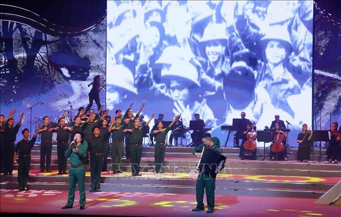 Tổng Bí thư dự Chương trình nghệ thuật "Đảng trong mùa Xuân đại thắng" ảnh 2