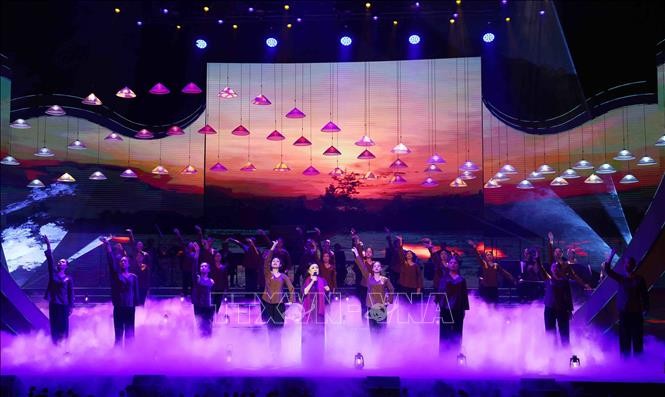 Tổng Bí thư dự Chương trình nghệ thuật "Đảng trong mùa Xuân đại thắng" ảnh 3