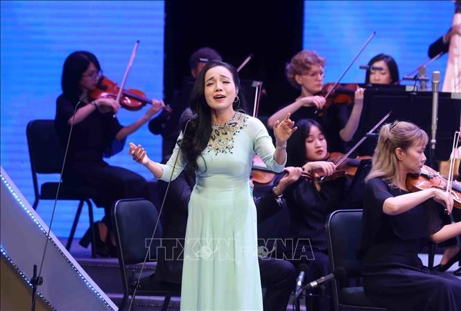 Tổng Bí thư dự Chương trình nghệ thuật "Đảng trong mùa Xuân đại thắng" ảnh 6