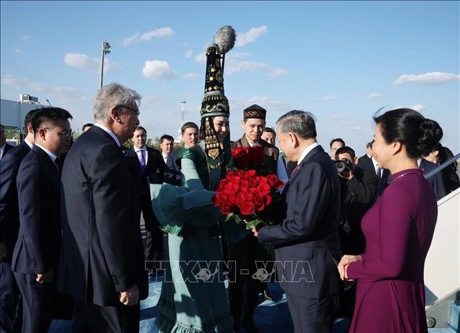 Tổng Bí thư Tô Lâm và Phu nhân bắt đầu thăm cấp Nhà nước Cộng hòa Kazakhstan ảnh 2
