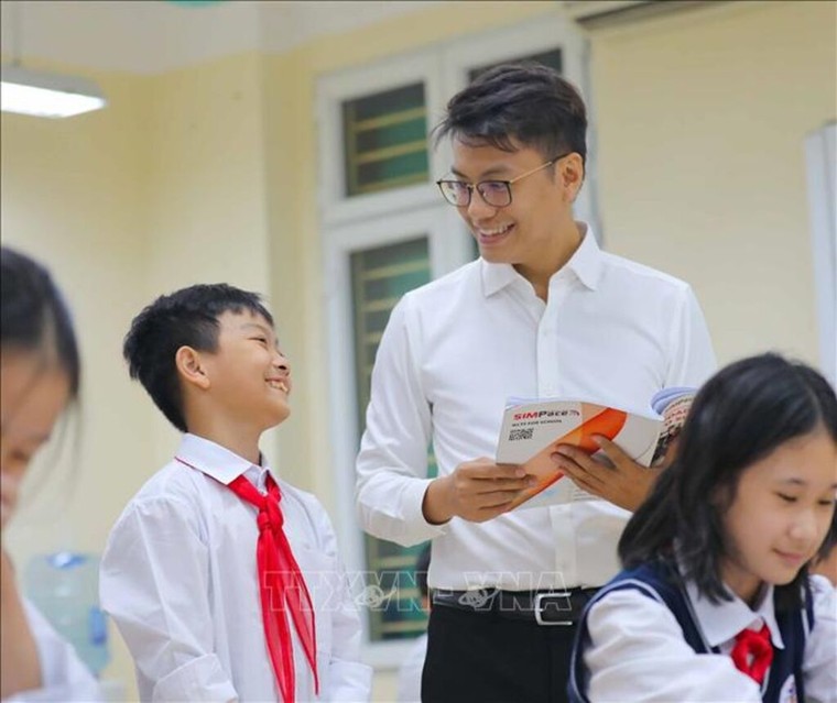 Điểm nhấn của Luật Nhà giáo là giao quyền tuyển dụng cho ngành giáo dục ảnh 1