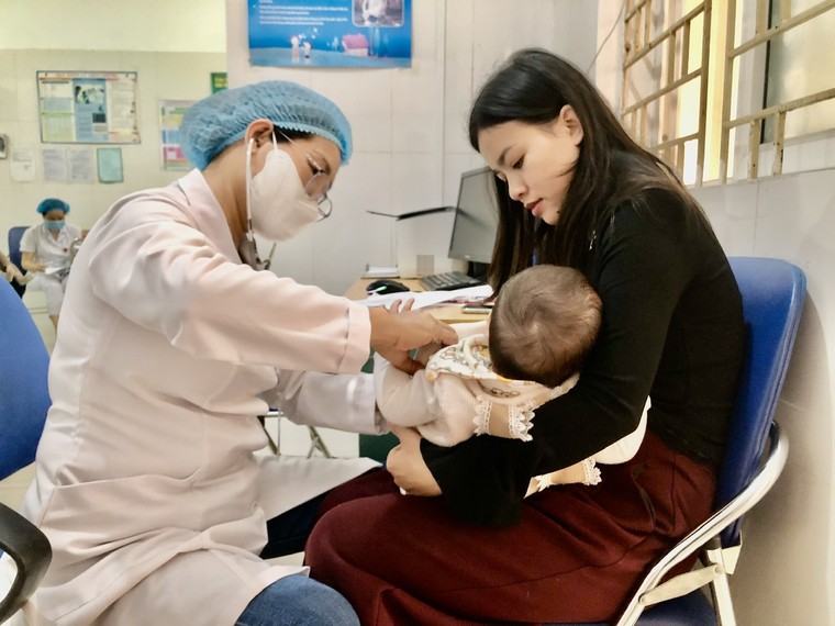 Hà Nội phấn đấu 95% trẻ được tiêm 1 mũi vaccine phòng bệnh sởi ảnh 1