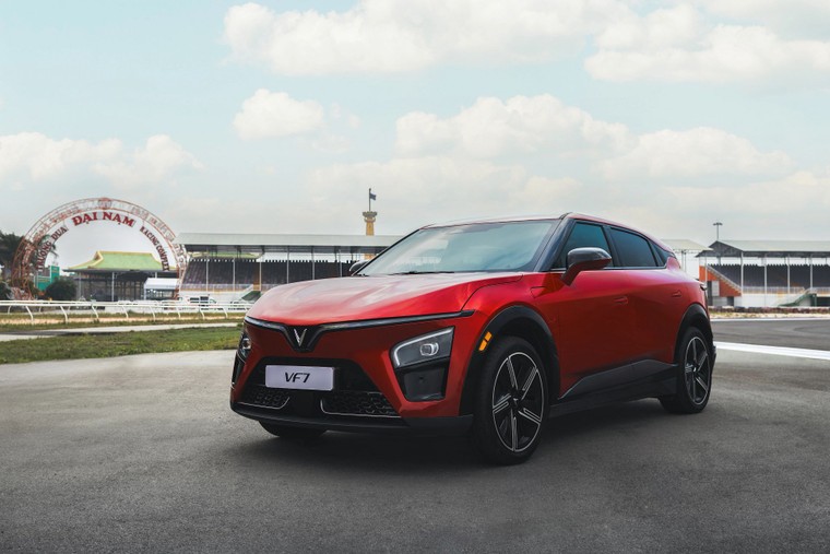 VinFast VF 7 có gì mà cả người dùng và chuyên gia ô tô đều khen nức nở? ảnh 1