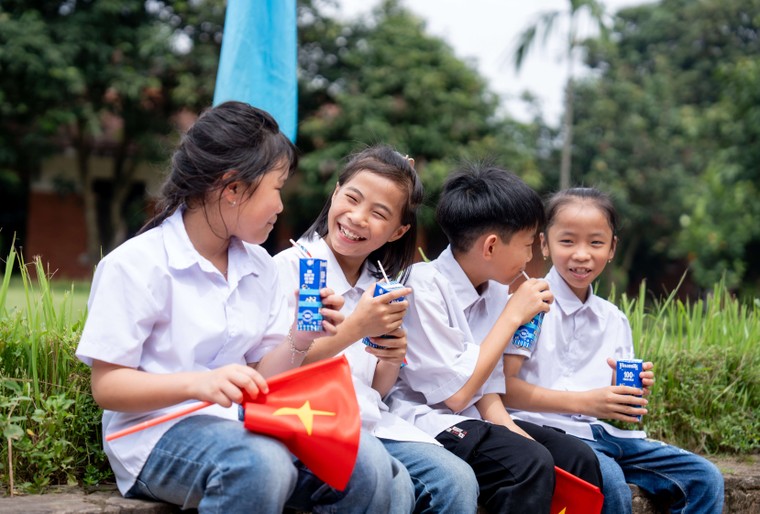 Gần 70.000 hộp sữa được trao tặng trẻ em khó khăn, khởi đầu “Tháng của trẻ em” đầy ý nghĩa ảnh 3