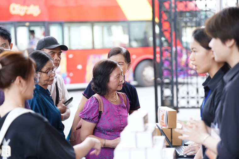 Triển lãm đa giác quan “Chạm vị nhân sinh” - Hành trình “chạm” để lắng nghe, thấu hiểu, đánh thức cảm xúc sống ảnh 21