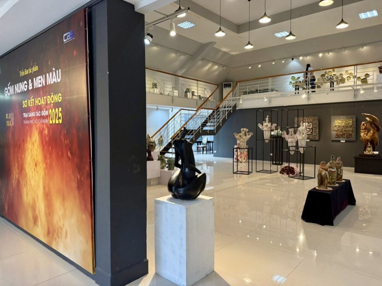 Bảo tồn nghệ thuật gốm nung qua triển lãm "Gốm Nung & Men Màu" ảnh 1