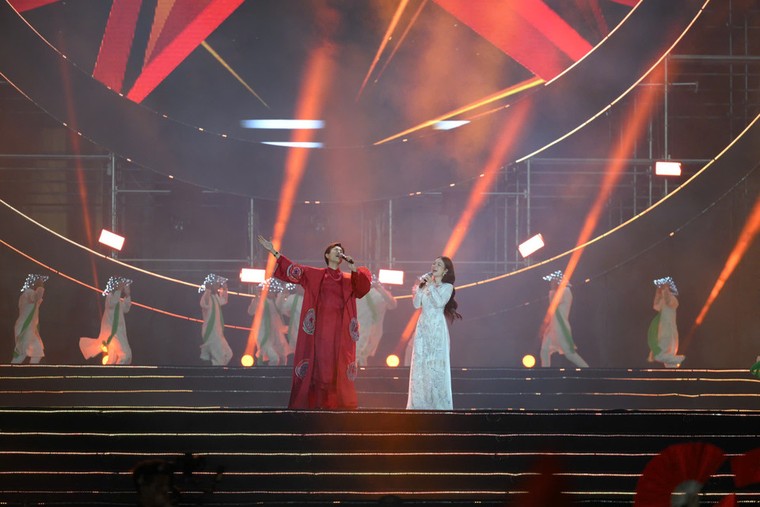 "Tự hào là người Việt Nam": Hành trình kết nối triệu trái tim Việt ảnh 2